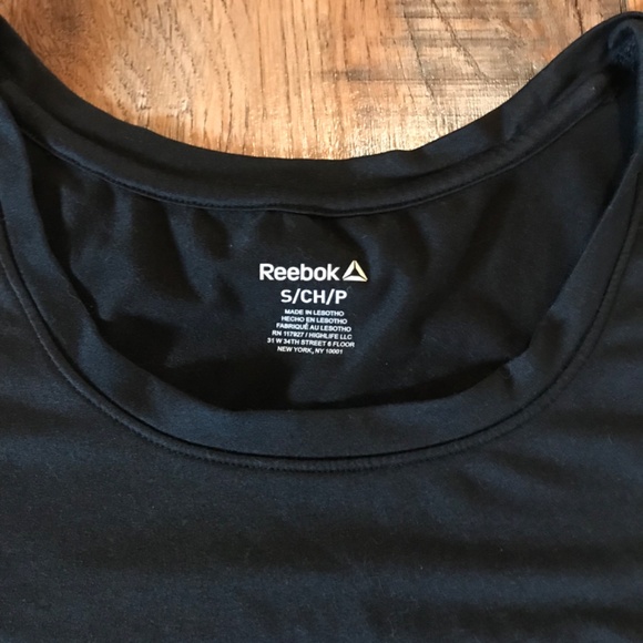 Reebok T-shirt Size Small - Picture 3 of 5
